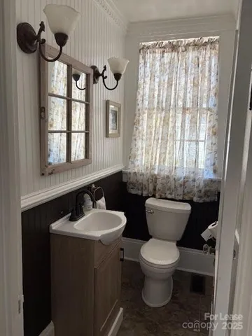 $2,275 | 613 South York Street, Gastonia, NC 28052