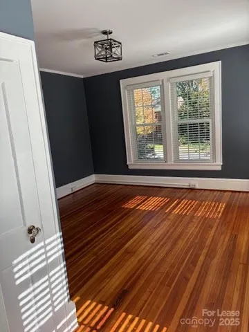 $2,275 | 613 South York Street, Gastonia, NC 28052