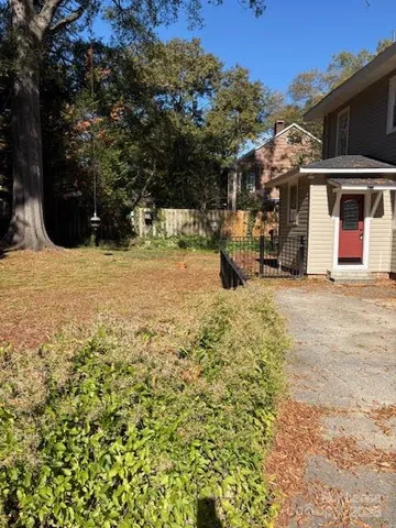 $2,275 | 613 South York Street, Gastonia, NC 28052