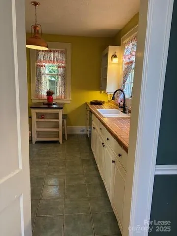 $2,275 | 613 South York Street, Gastonia, NC 28052