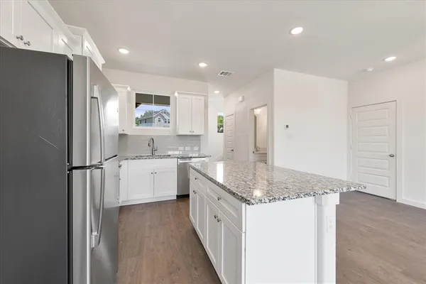 $1,800 | 1210 Chestnut Court, Unit 1, Runaway Bay, TX 76426