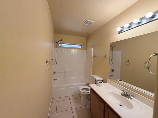 $1,675 | 6037 West Southgate Avenue, Phoenix, AZ 85043