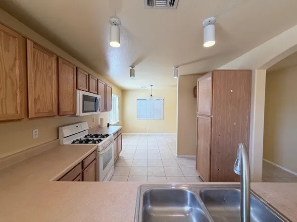 $1,675 | 6037 West Southgate Avenue, Phoenix, AZ 85043