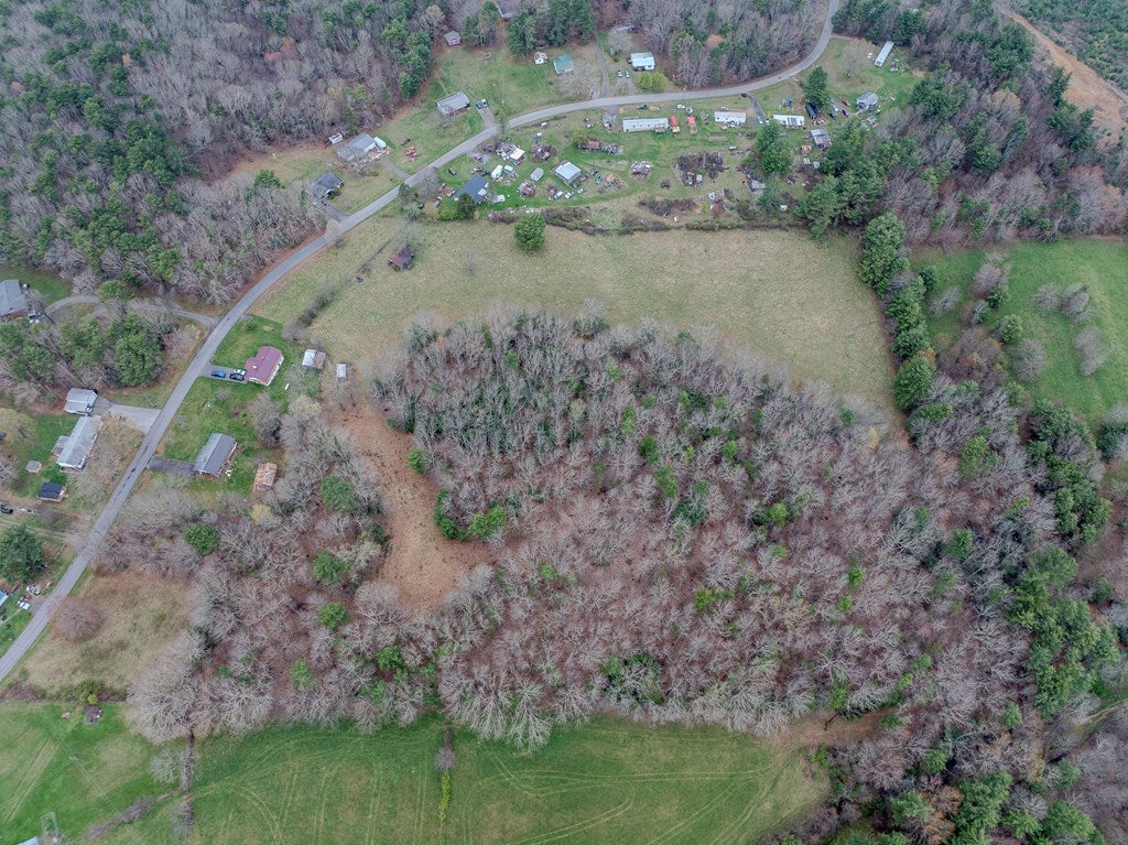 730 Wildcat Road Hillsville, VA 24343 - Photo 3 of 42 Gallery Image 3