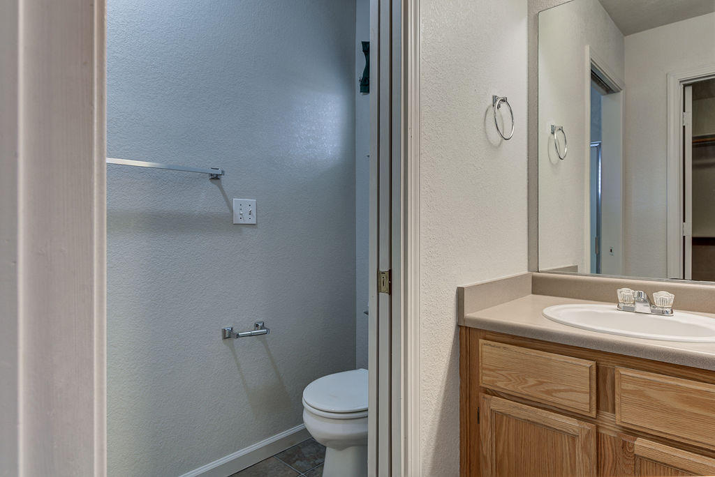 3324 Lawrence Road Redding, CA 96002 - Photo 15 of 27 Master bath