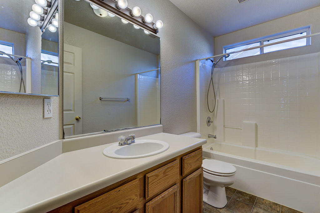 3324 Lawrence Road Redding, CA 96002 - Photo 18 of 27 Hall bath