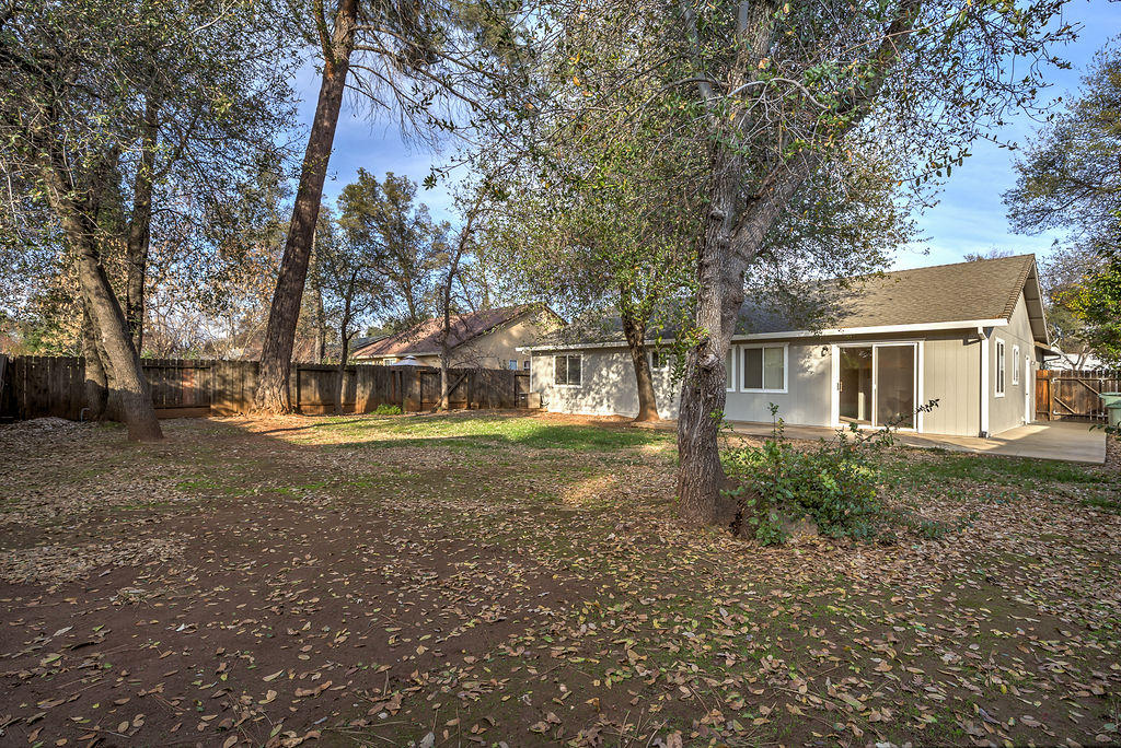 3324 Lawrence Road Redding, CA 96002 - Photo 2 of 27 Back