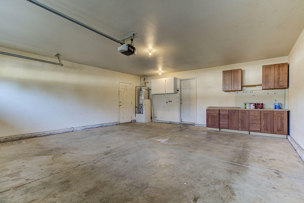 3324 Lawrence Road Redding, CA 96002 - Photo 25 of 27 Garage
