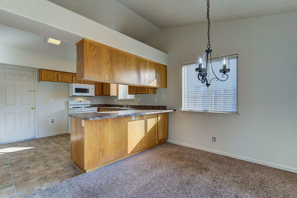 3324 Lawrence Road Redding, CA 96002 - Photo 4 of 27 3324LawrenceRoad_002