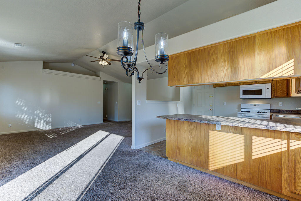 3324 Lawrence Road Redding, CA 96002 - Photo 5 of 27 3324LawrenceRoad_003