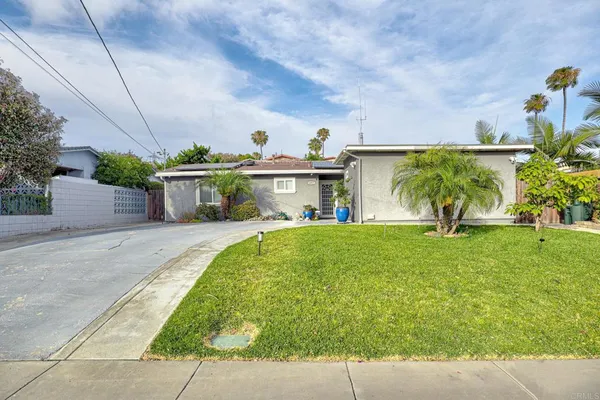 a view of a house with a backyard