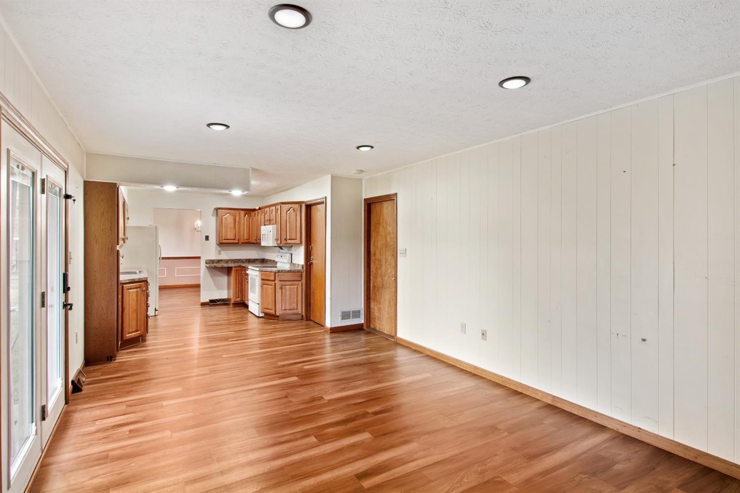 8639 Cox Road West Chester, OH 45069 - Photo 9 of 28 Gallery Image 9