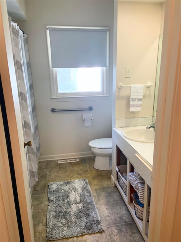 1456 West Judd Road Flint, MI 48507 - Photo 7 of 20 First Floor Bath