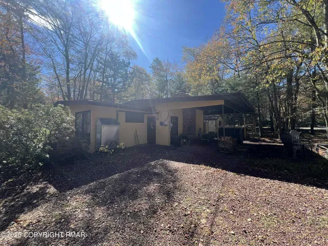 $374,900 | 25 Red Oak Road, Lake Harmony, PA 18624