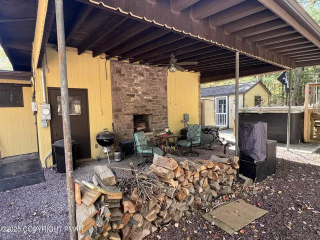 $374,900 | 25 Red Oak Road, Lake Harmony, PA 18624