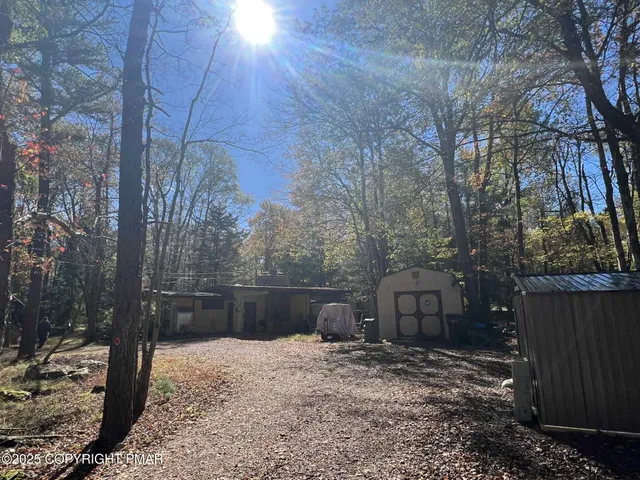 $374,900 | 25 Red Oak Road, Lake Harmony, PA 18624