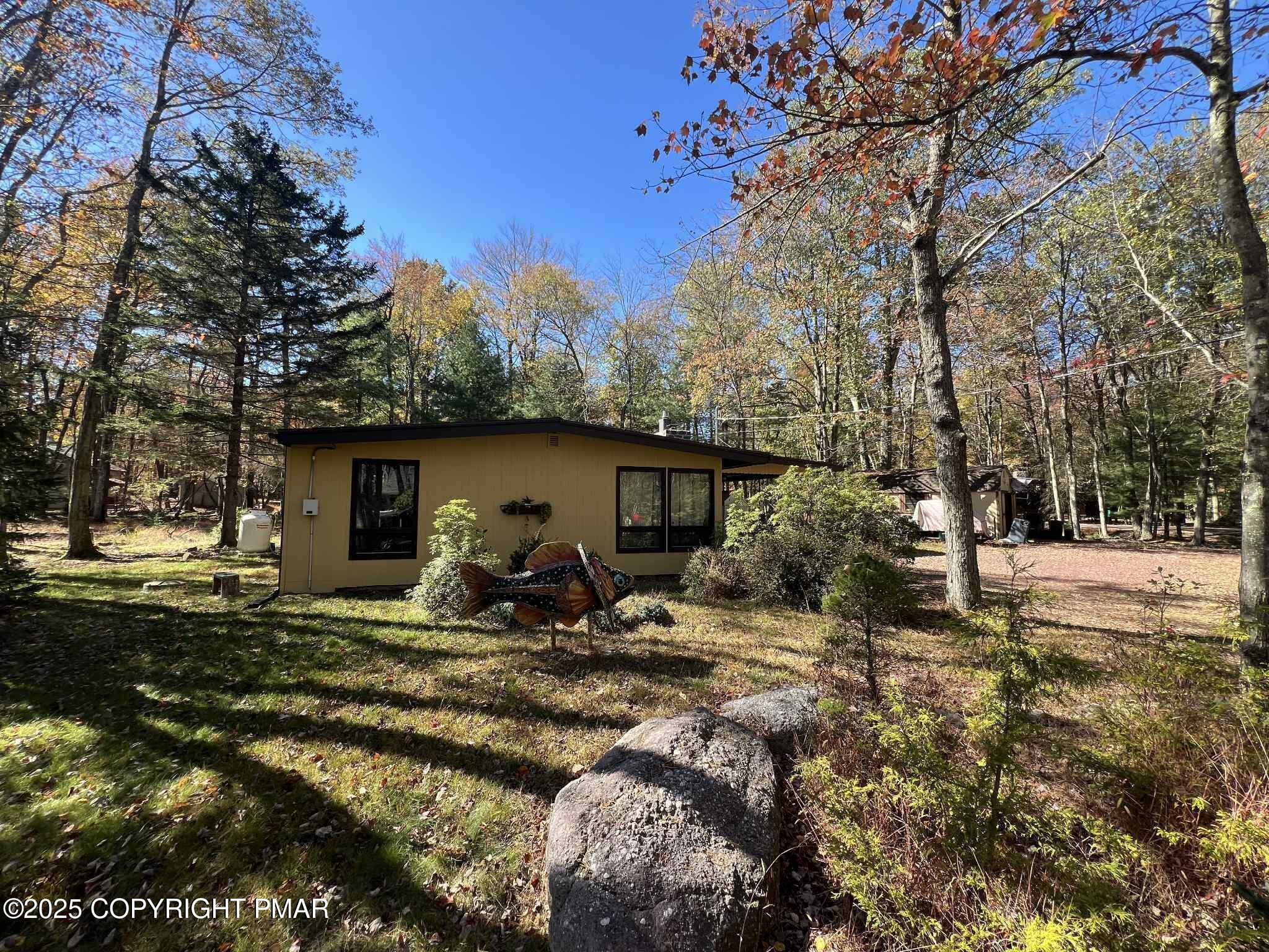 25 Red Oak Road Lake Harmony, PA 18624 - Photo 2 of 23 a backyard of a house with table and chairs