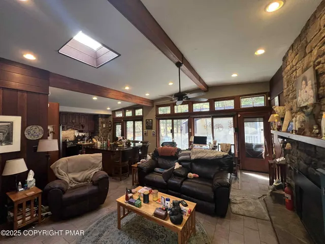 $374,900 | 25 Red Oak Road, Lake Harmony, PA 18624