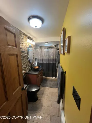 $374,900 | 25 Red Oak Road, Lake Harmony, PA 18624