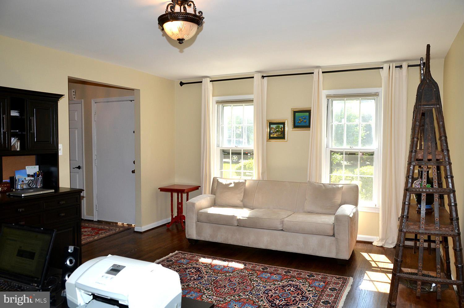 1310 Marchmont Court Reston, VA 20190 - Photo 14 of 30 Living Room