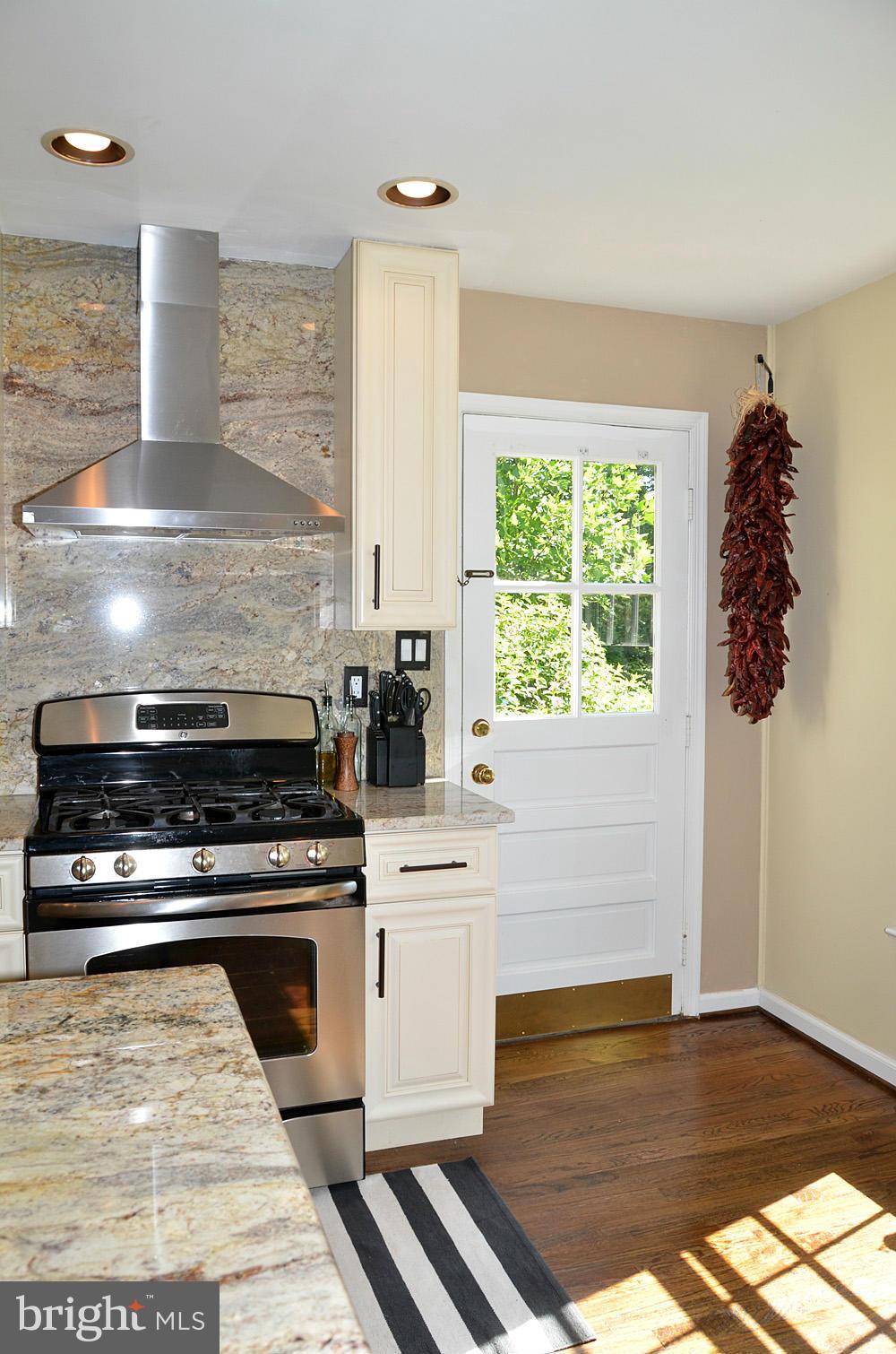 1310 Marchmont Court Reston, VA 20190 - Photo 8 of 30 Kitchen