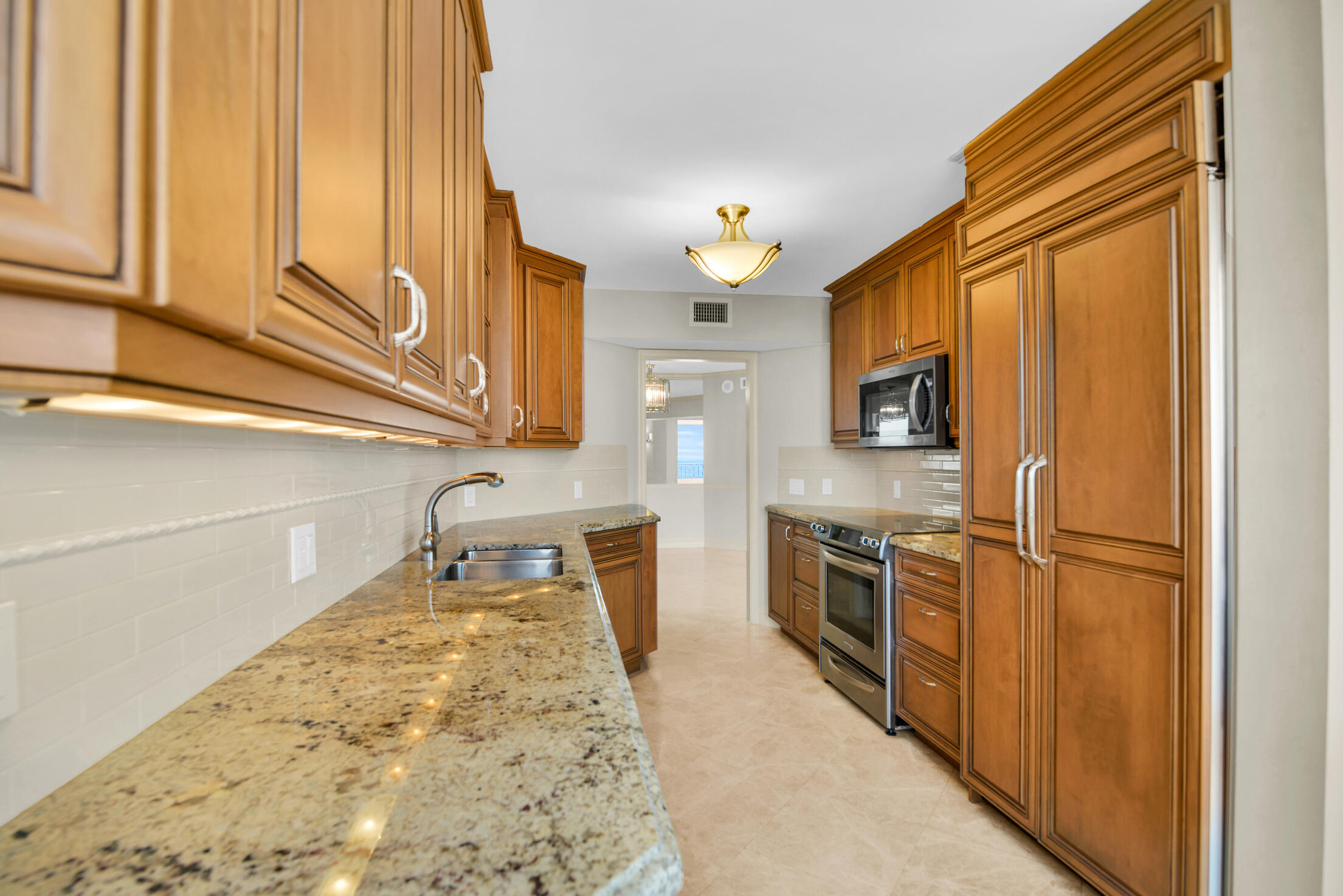550 South Ocean Boulevard, Unit 2004 Boca Raton, FL 33432 - Photo 24 of 56 Kitchen