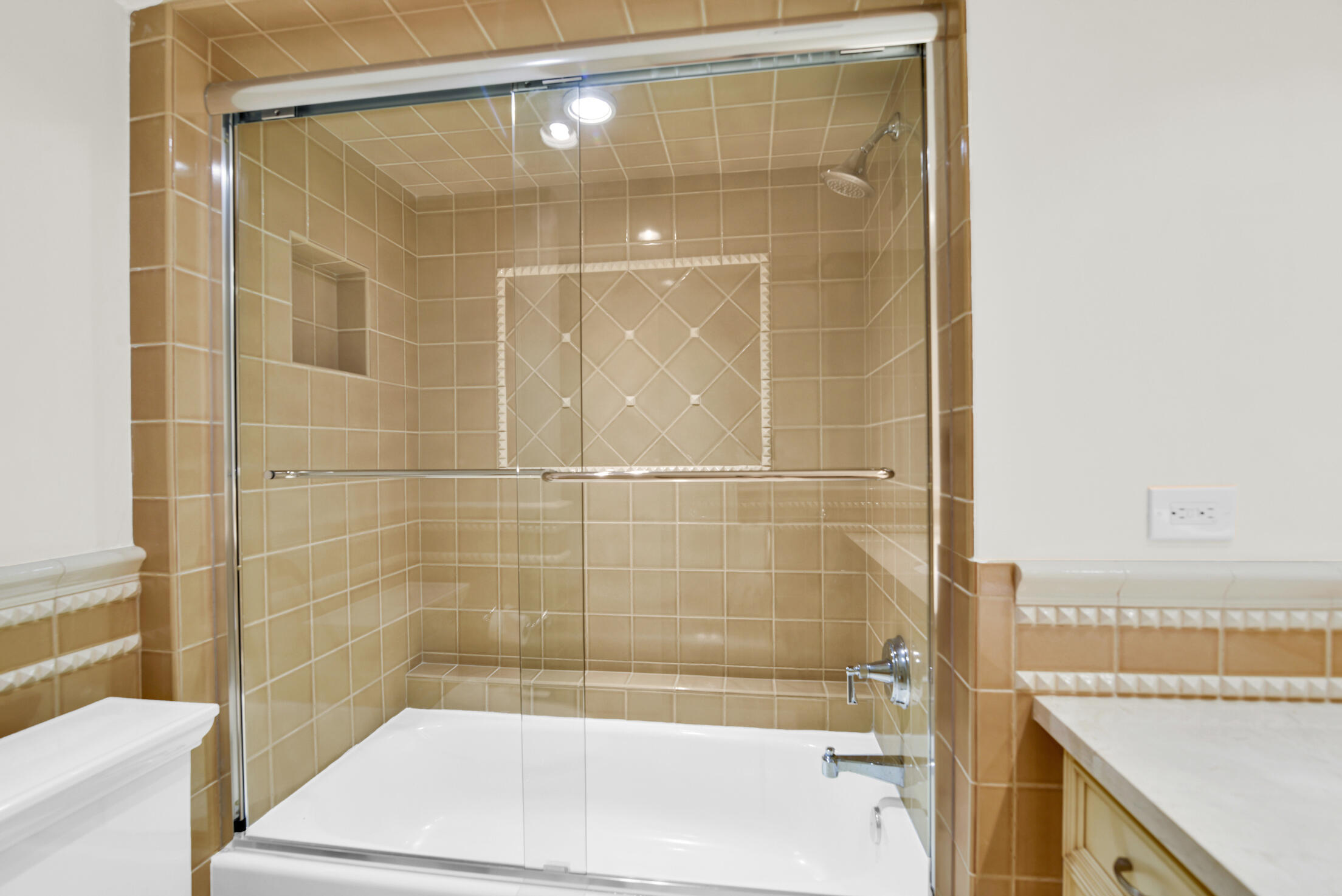 550 South Ocean Boulevard, Unit 2004 Boca Raton, FL 33432 - Photo 27 of 56 Main bath