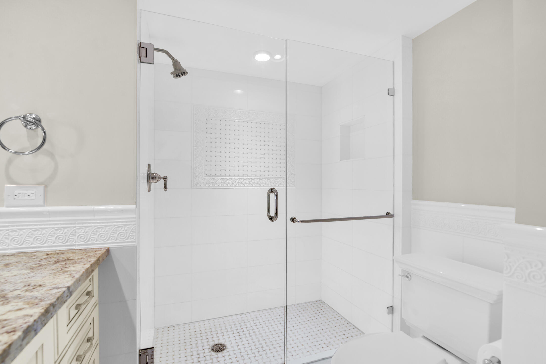 550 South Ocean Boulevard, Unit 2004 Boca Raton, FL 33432 - Photo 28 of 56 Guest Bath