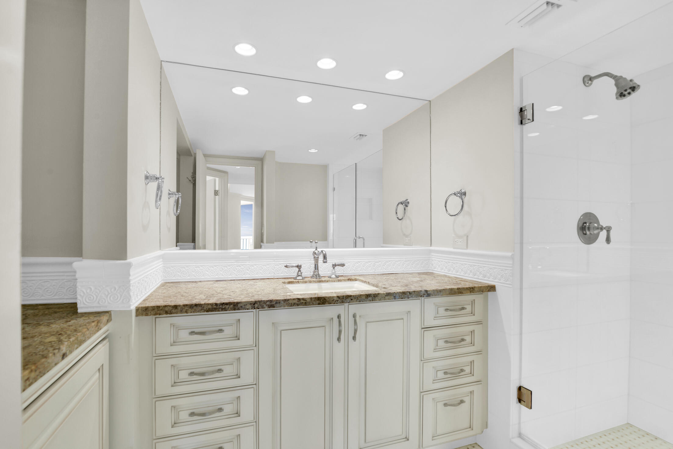 550 South Ocean Boulevard, Unit 2004 Boca Raton, FL 33432 - Photo 29 of 56 Guest Bath