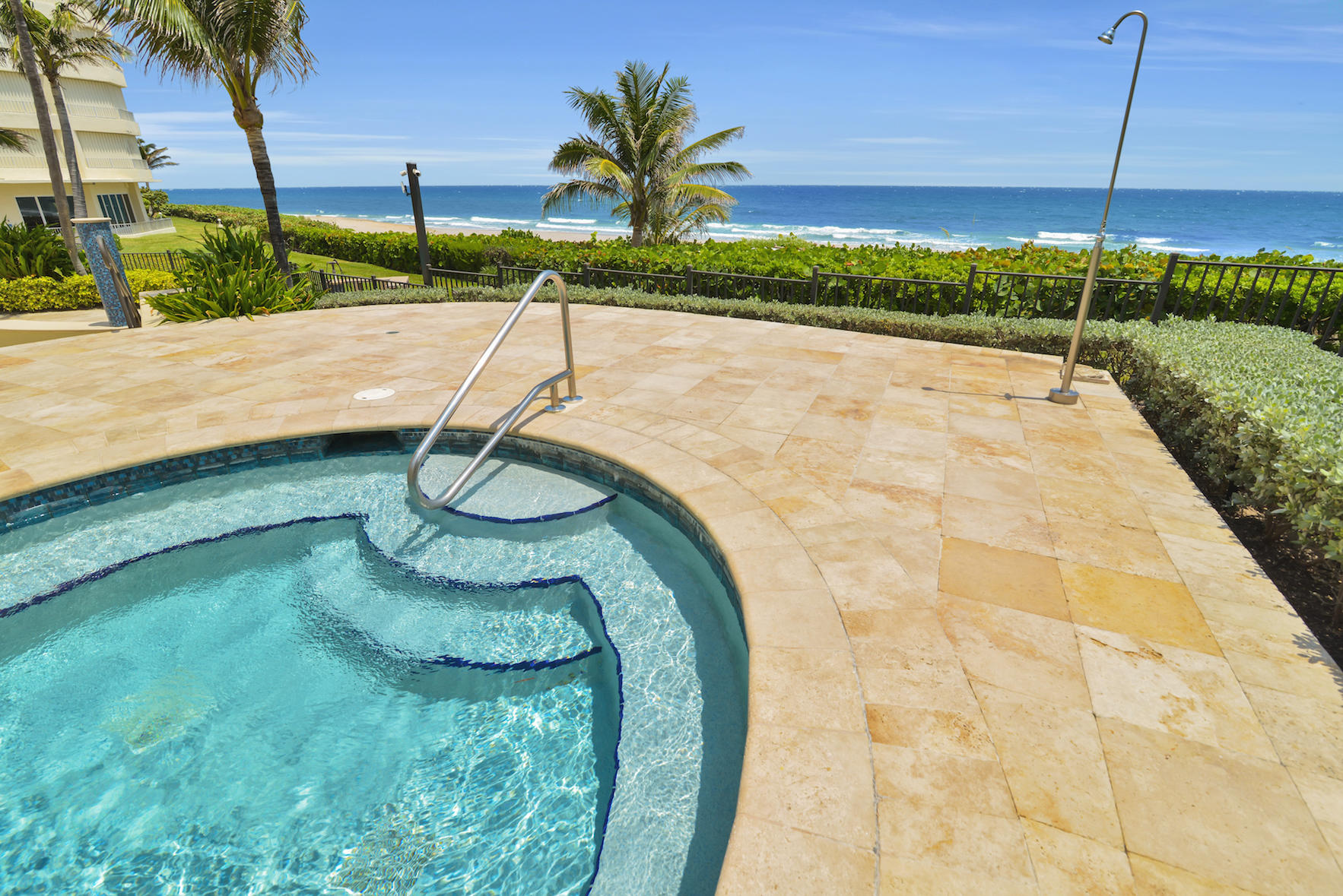 550 South Ocean Boulevard, Unit 2004 Boca Raton, FL 33432 - Photo 40 of 56 Hot tub