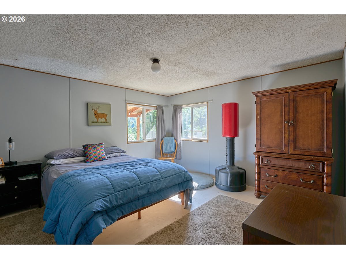 61216 Old Ski Run Road Joseph, OR 97846 - Photo 14 of 27 a bed room with two bed and a window