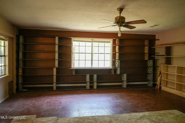 $389,000 | 3084 Tom Collins Road, Utica, MS 39175