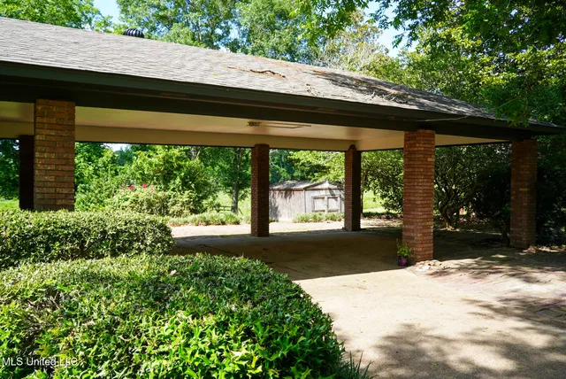 $389,000 | 3084 Tom Collins Road, Utica, MS 39175