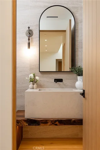 a bathroom with a tub
