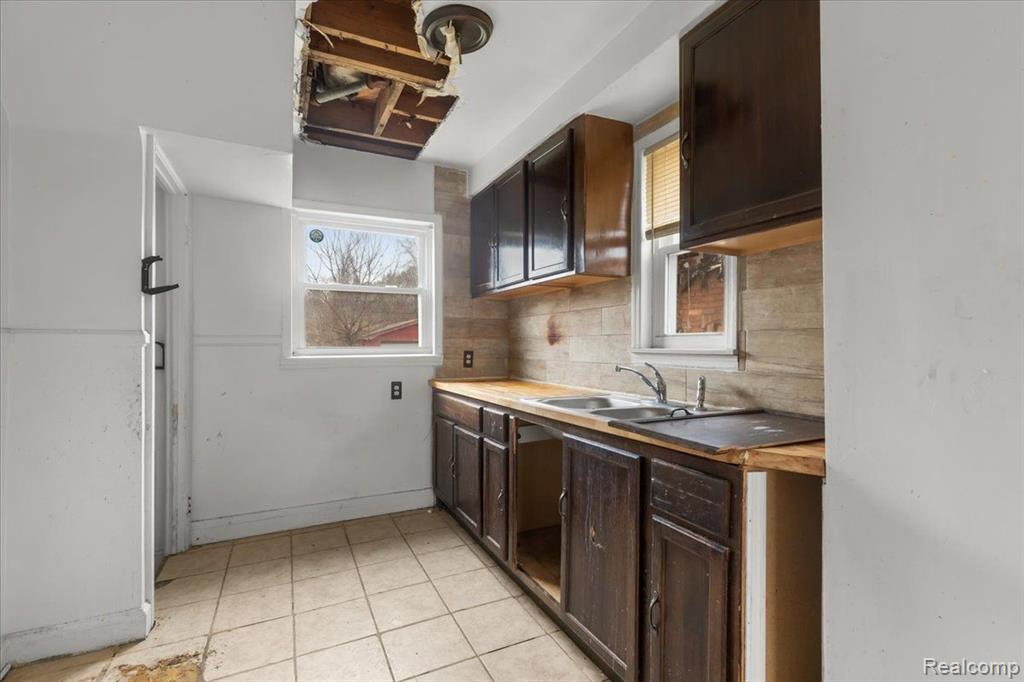 9393 Meyers Road Detroit, MI 48228 - Photo 11 of 26