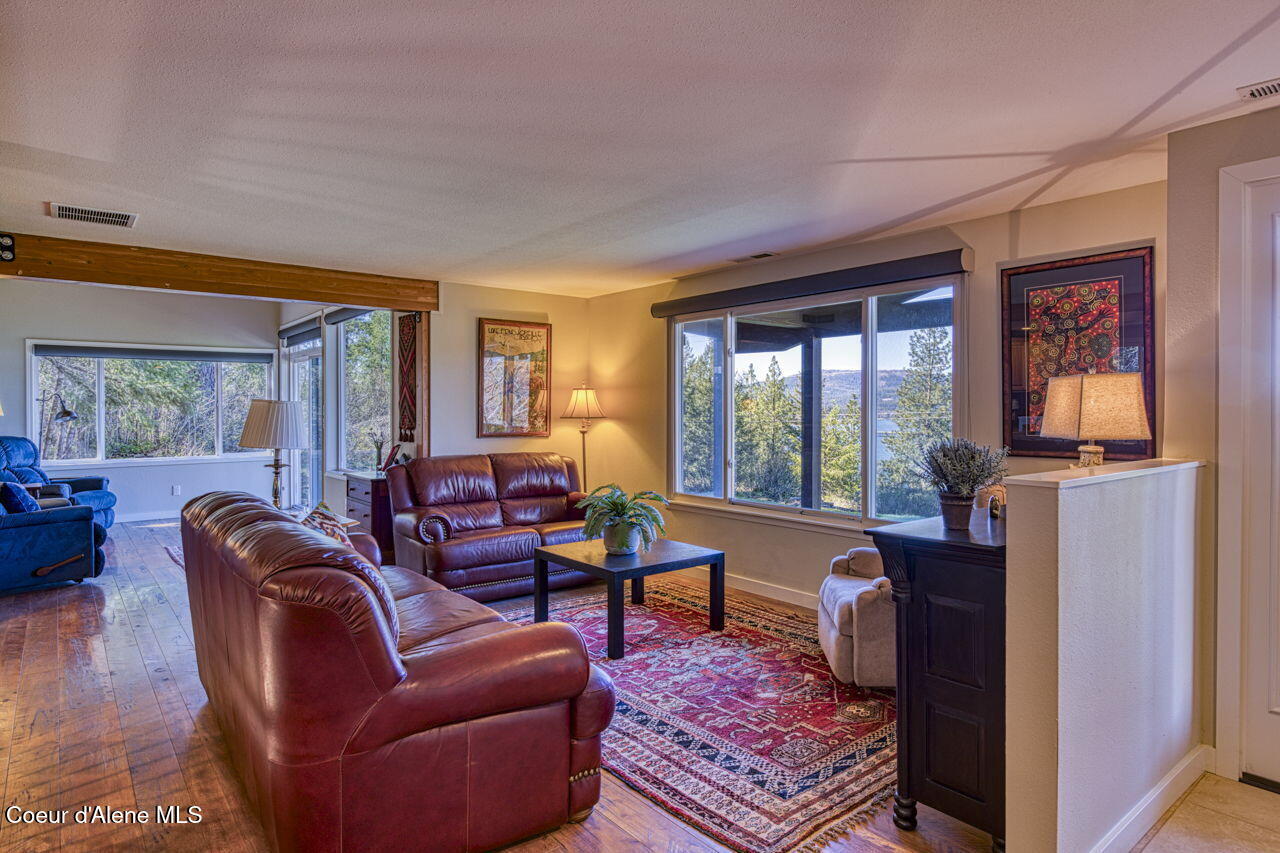 2310 Bottle Bay Road Sagle, ID 83860 - Photo 4 of 49 Living Room