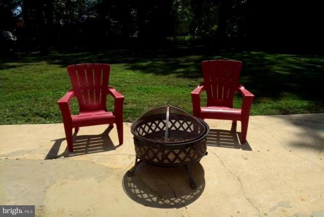 9339 Dubarry Avenue Lanham, MD 20706 - Photo 11 of 30 Exterior (Rear)