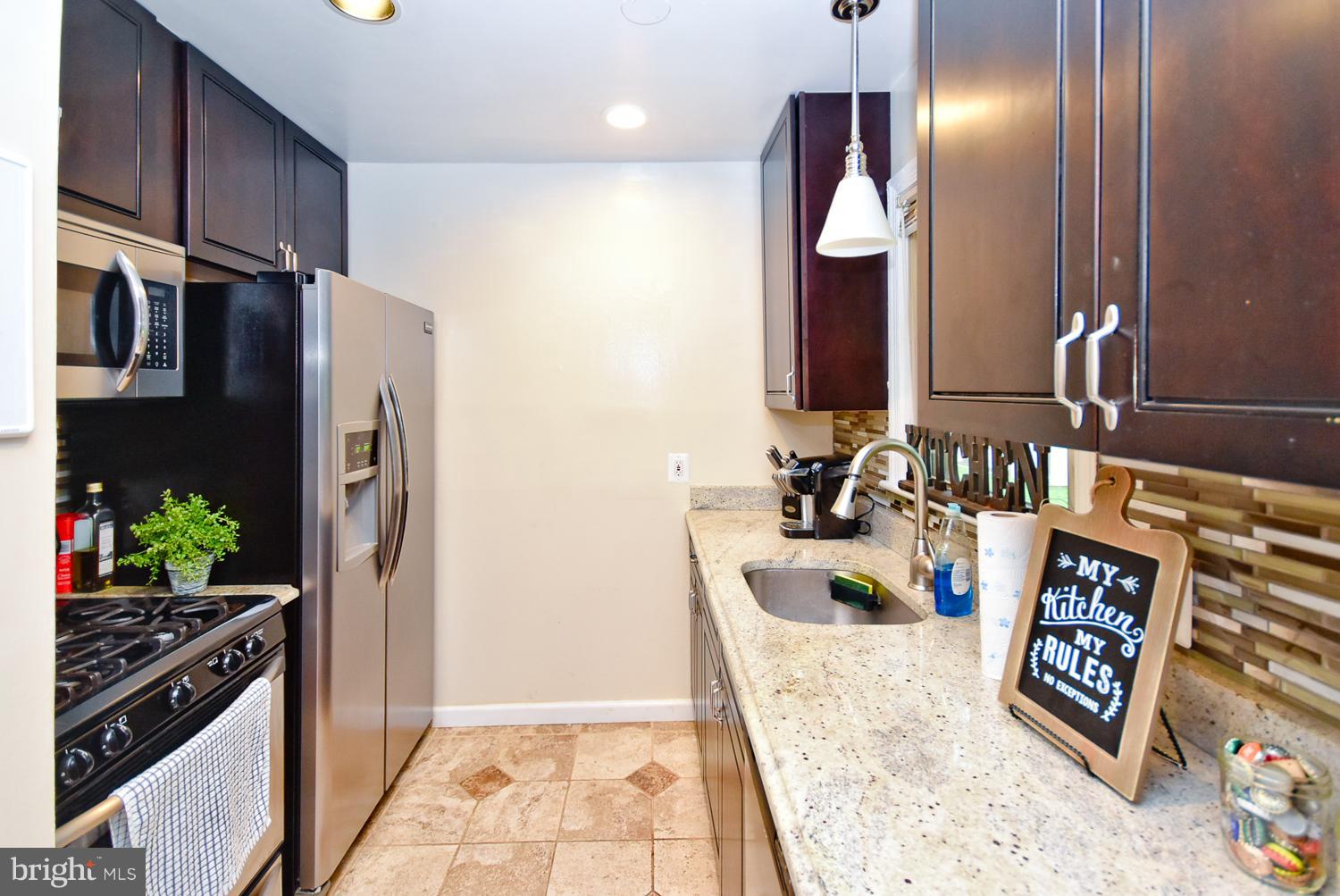 9339 Dubarry Avenue Lanham, MD 20706 - Photo 17 of 30 Kitchen