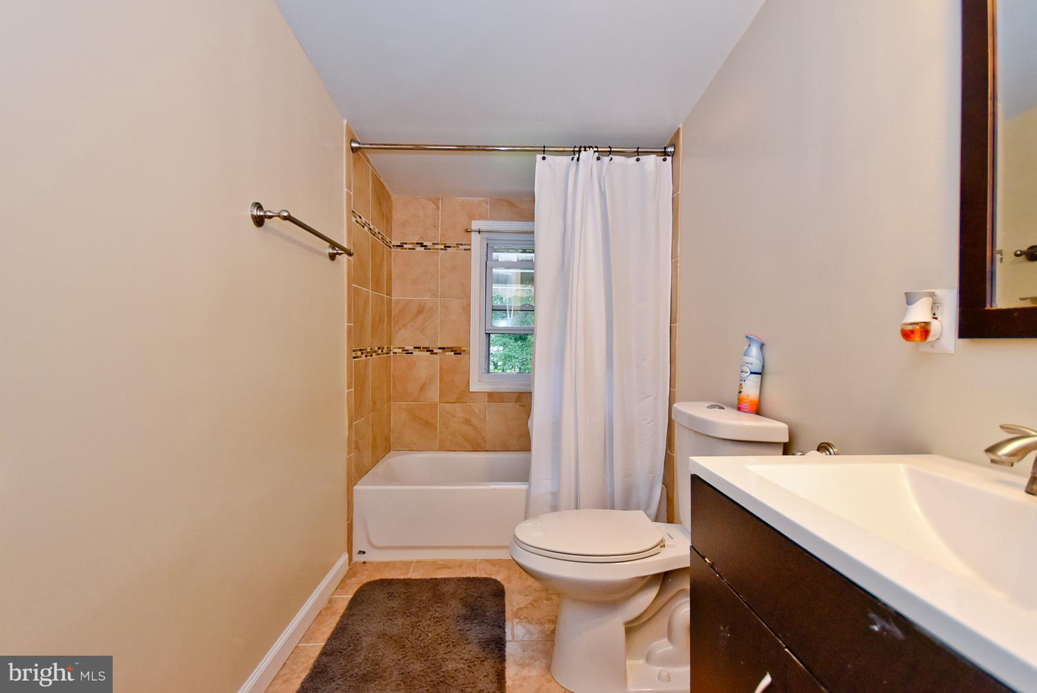 9339 Dubarry Avenue Lanham, MD 20706 - Photo 25 of 30 Bath