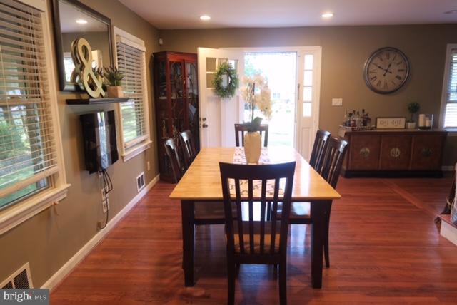 9339 Dubarry Avenue Lanham, MD 20706 - Photo 8 of 30 Dining Room