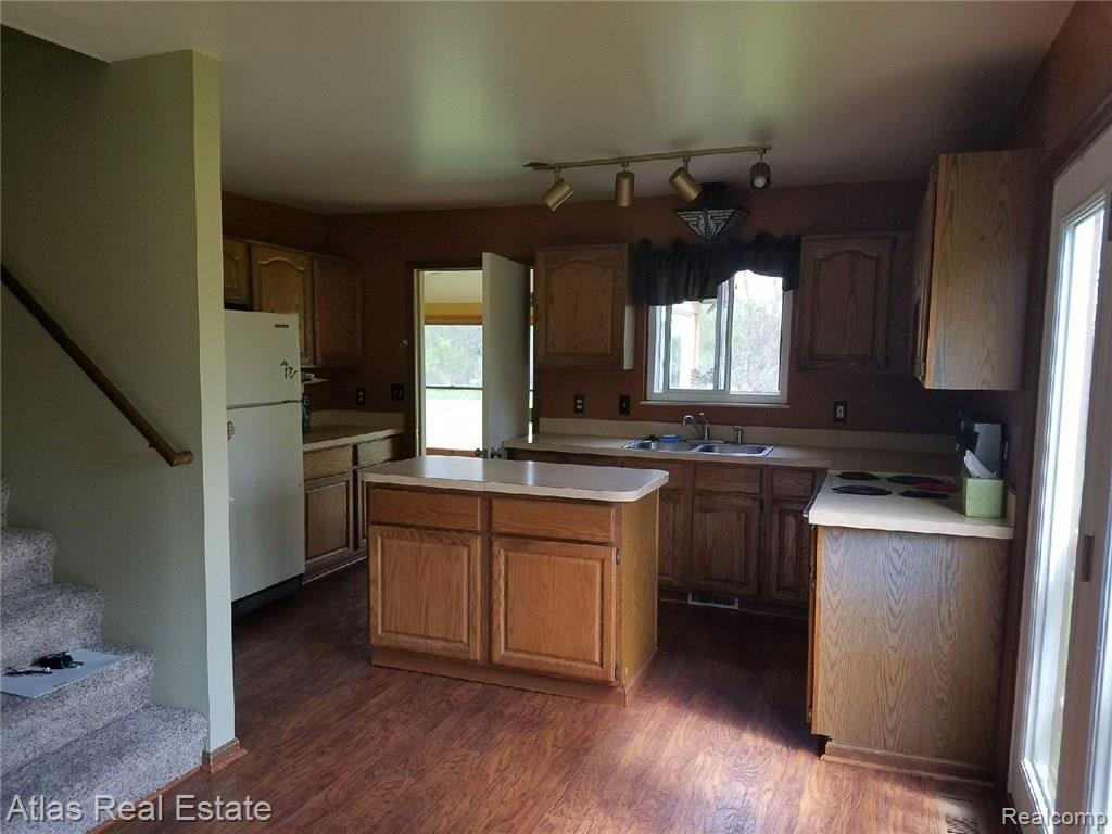2785 Granger Road Ortonville, MI 48462 - Photo 6 of 13 kitchen 2.jpg