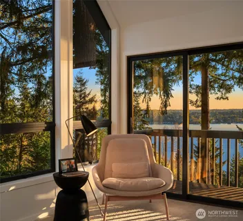 $2,595,000 | 7515 Southeast 76th Street, Mercer Island, WA 98040