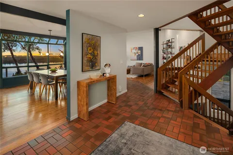 $2,595,000 | 7515 Southeast 76th Street, Mercer Island, WA 98040