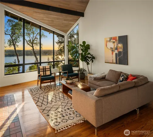 $2,595,000 | 7515 Southeast 76th Street, Mercer Island, WA 98040