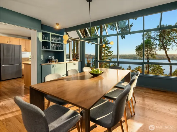 $2,595,000 | 7515 Southeast 76th Street, Mercer Island, WA 98040