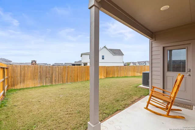 a view of an house with backyard and pool