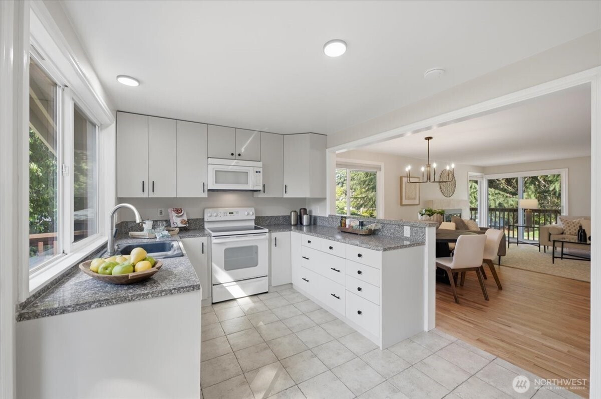 1801 Anacortes Avenue Northeast Renton, WA 98059 - Photo 10 of 29