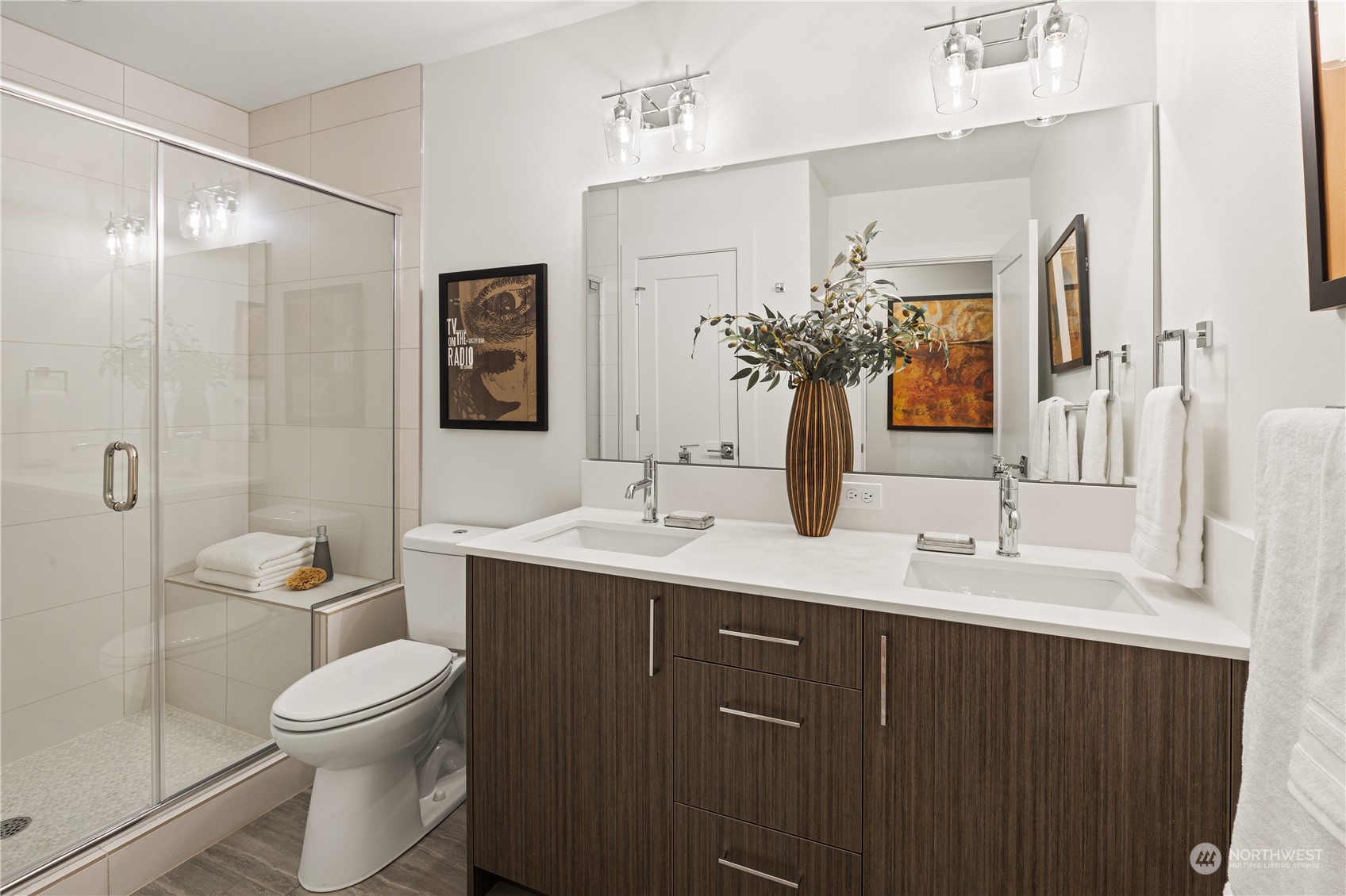 1425 East Howell Street Seattle, WA 98122 - Photo 13 of 20 a bathroom with a toilet a sink and mirror