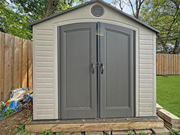 $2,000 | 928 Lydick Lane, River Oaks, TX 76114