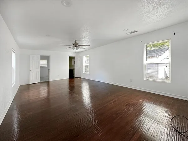 $2,000 | 928 Lydick Lane, River Oaks, TX 76114